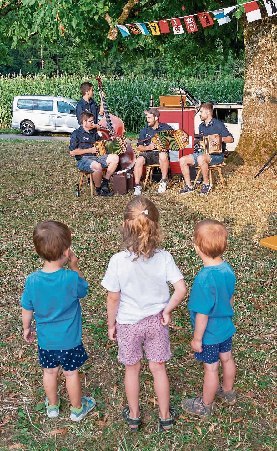 Auch die Kleinsten waren an der 1.-August-Feier in Mettmenstetten begeistert von der Musik Hopfemandli.