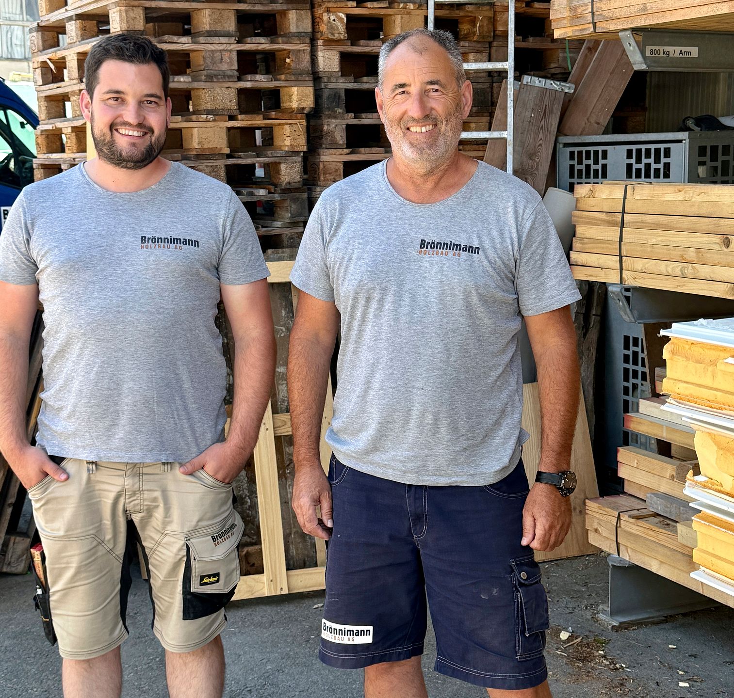 Nando (links) und Reto Brönnimann von «Brönnimann Holzbau». Nando (links) und Reto Brönnimann von «Brönnimann Holzbau».
