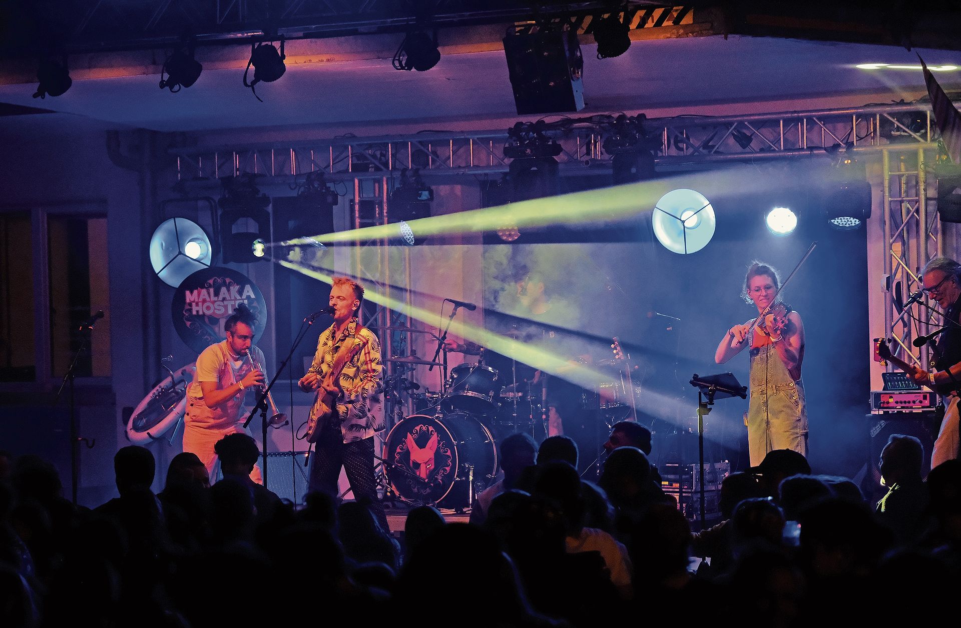 Die süddeutsche Kombo Malaka Hostel bot mit ihrem «Global Umpa»-Sound internationalen «Polka-Beat». (Bilder Martin Platter)