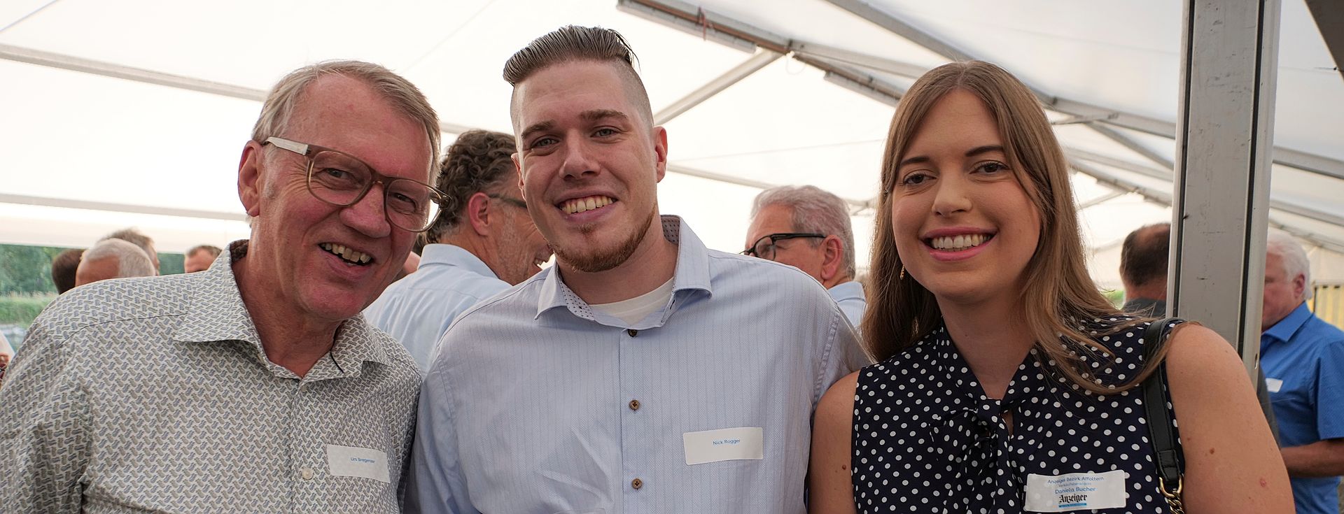 Urs Bregenzer (l.), ehemaliger Schulpräsident der Sek Affoltern/Aeugst a. A., und Daniela Bucher mit Partner. Sie wird bald neu zum Team des «Anzeigers» stossen.