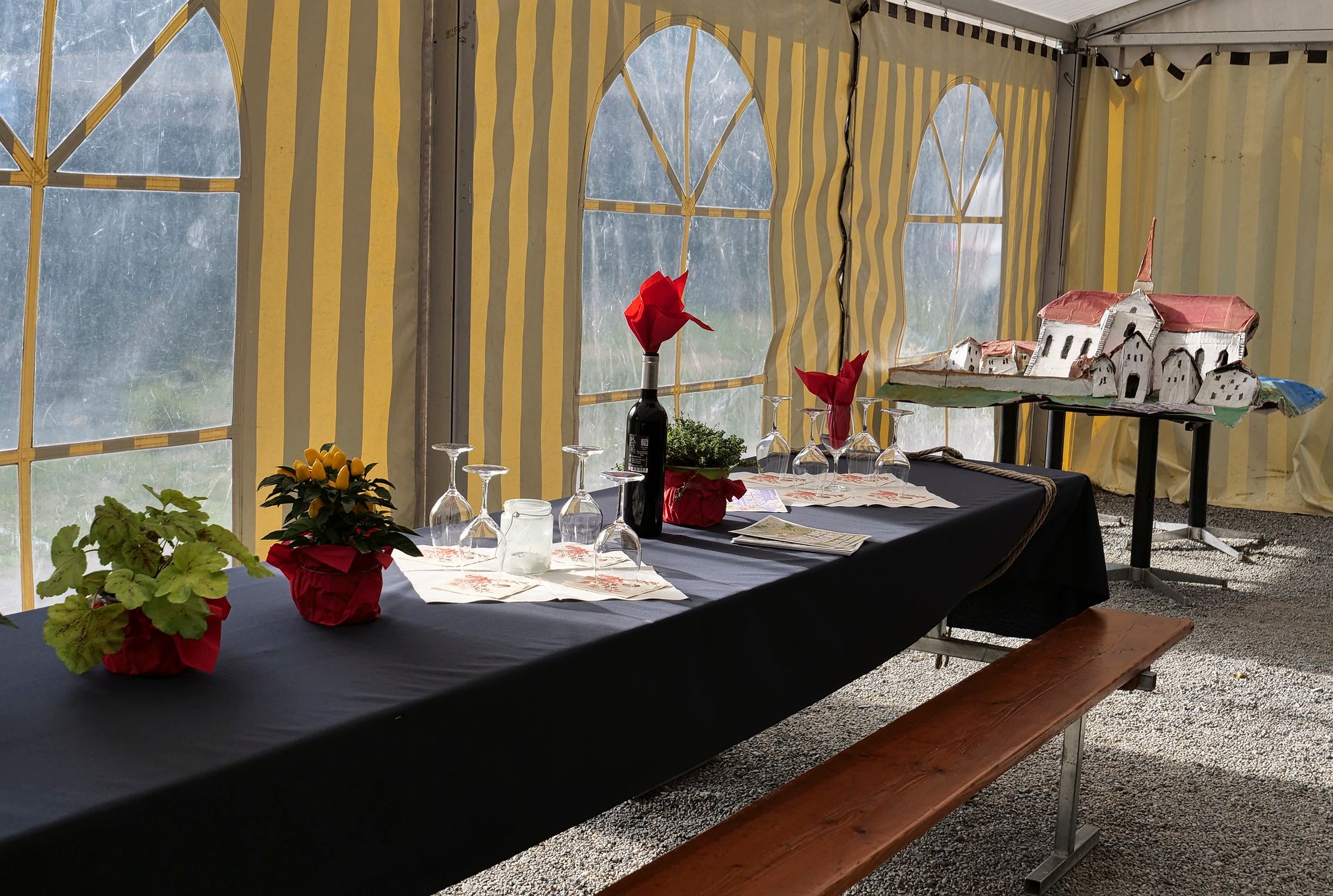 Die Dekoration war inspiriert vom Kloster Kappel: Kräuter symbolisierten den Garten, Schnüre die Gürtel der Mönchskutten.