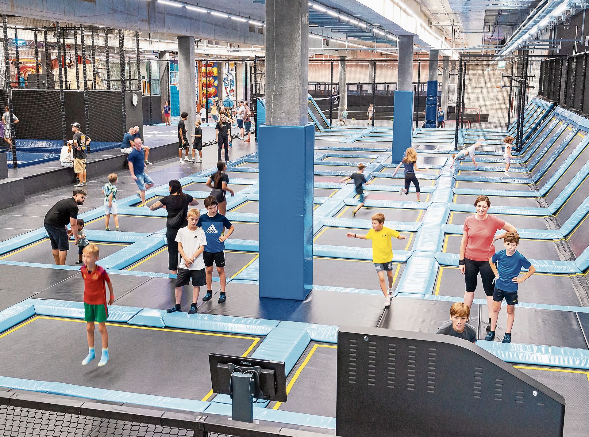 Über 1000 Quadratmeter gross – und für Klein und Gross einer der Anziehungspunkte im Movecity: der Trampolin-Park. 