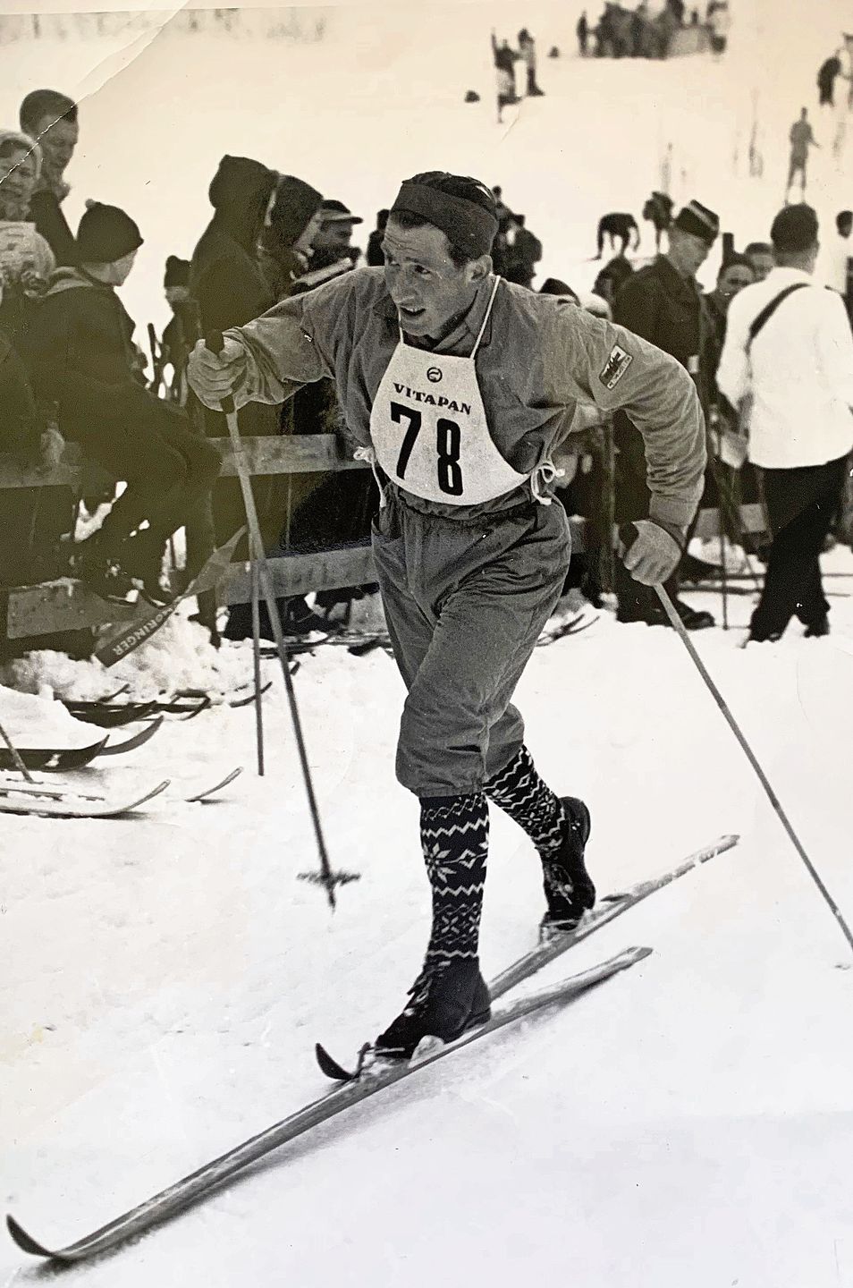 1957 bestritt Walter Bickel als einziger Schweizer den 15-km-Lauf am Holmenkollen oberhalb von Oslo. (Archivbilder Familie Bickel)