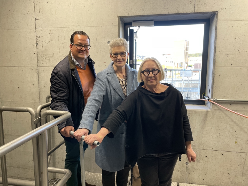 Gemeindepräsident Martin Hunkeler (Kappel) und die Gemeindepräsidentinnen Esther Breitenmoser (Knonau) und Vreni Spinner (Mettmenstetten) weihten das Pumpwerk ein.