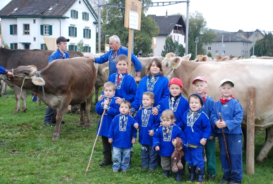 Kleinbauern im wahrsten Sinne des Wortes: Die Kids der Tierhaltergenossenschaft Burkhard Heiniger. (Bilder Martin Mullis)
