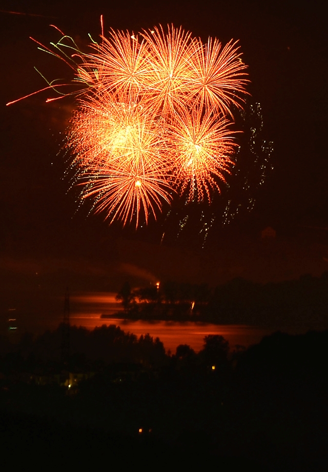Lichterzauber über Mettmenstetten. Vom Festplatz beim Paradies bot sich eine traumhafte Übersicht.
