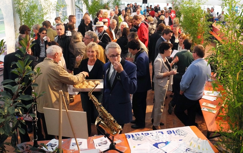 Das gegenseitige Kennenlernen fällt am Apéro leichter. (Bilder Hansruedi Huber)

