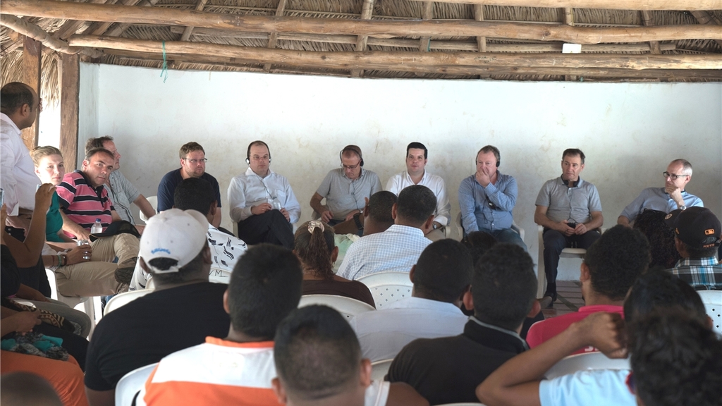 Führungsspitze der afro-kolumbianischen Gemeinschaft, deren Zwangsumsiedlung noch bevorsteht. (Bilder zvg.) Glencore-Chef Ivan Glasenberg sprach in Begleitung von Vertretern von www.knonaueramt-solidarisch.ch in einer Maniok-Plantage in der Guajira mit der Bevölkerung über ihre Probleme… 