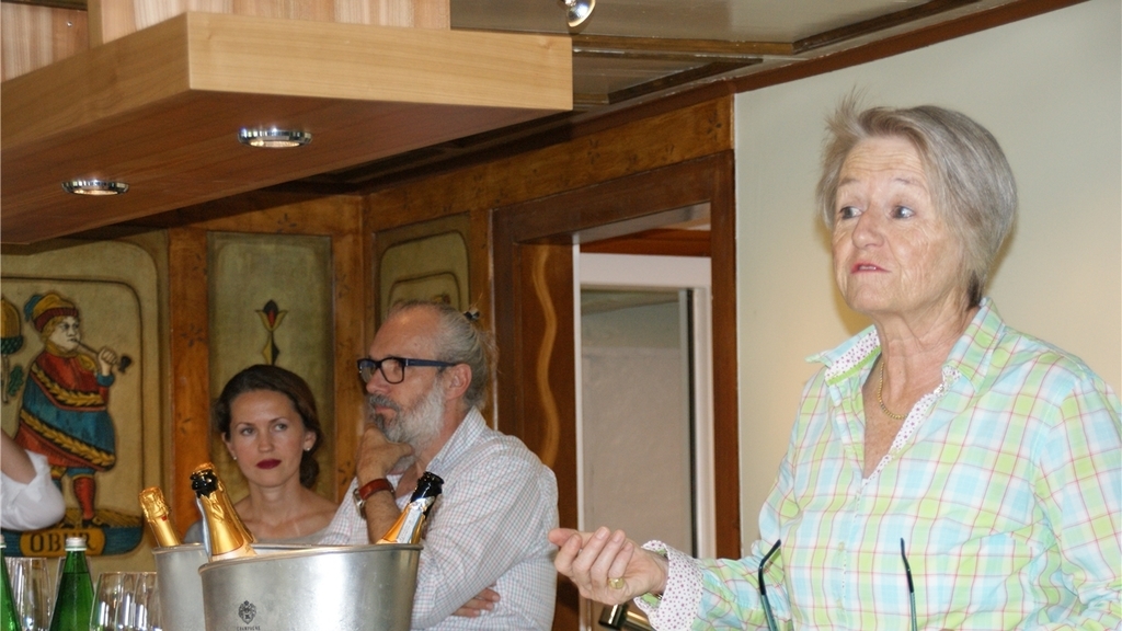 Gastgeber: Genossenschafts-Präsidentin Marianne Roth (rechts) mit dem Wirte-Paar Vitto und Elvira Laubscher.