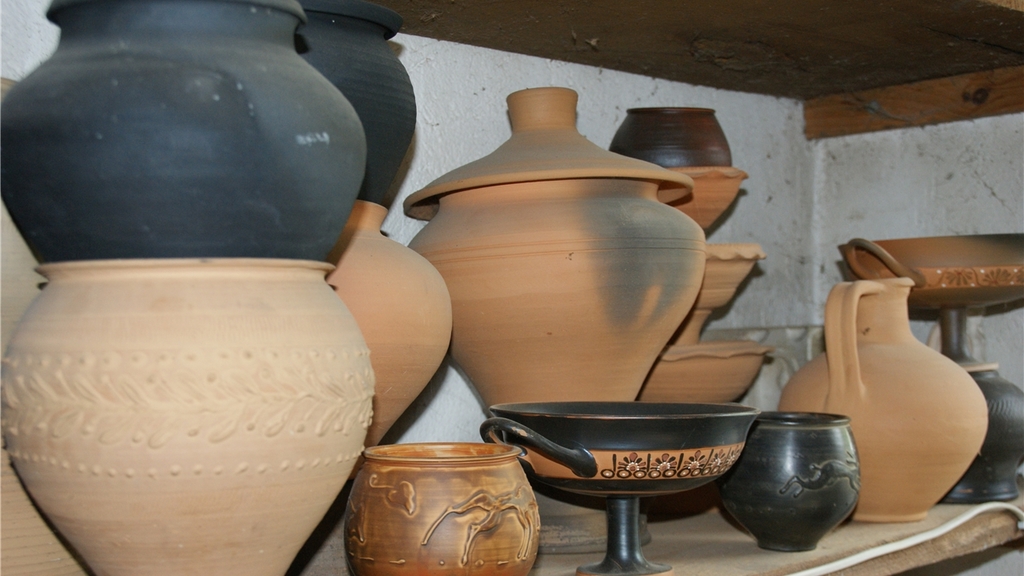 Römische und griechische Versuchsstücke im Atelier.