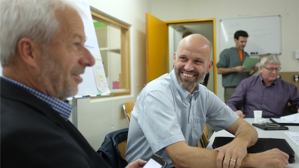 Ruedi Fornaro (links) und Andreas Binder von der Sicherheitskommission beobachteten die Übung. Im Hintergrund der aus gesundheitlichen Gründen abtretende Chef RFO, Hanspeter Eichenberger. Ruedi Fornaro (links) und Andreas Binder von der Sicherheitskommission beobachteten die Übung. Im Hintergrund der aus gesundheitlichen Gründen abtretende Chef RFO, Hanspeter Eichenberger.