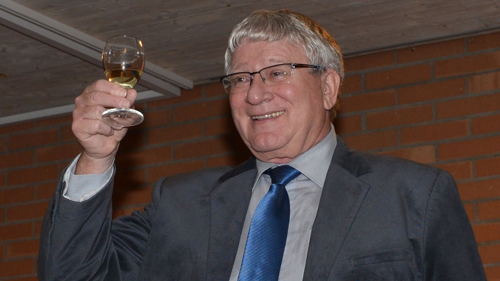 «Es guets Neus»: Gemeindepräsident Hanspeter Eichenberger. «Es guets Neus»: Gemeindepräsident Hanspeter Eichenberger.
