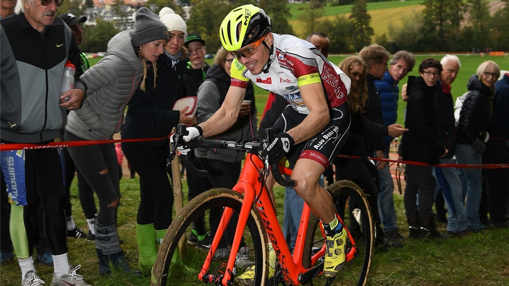 Jürg Graf erstaunte das Publikum auf dem Weg zum dritten Masters-SM-Titelgewinn. Als Einziger fuhr er sogar den Steilhang. (Bilder Martin Platter)