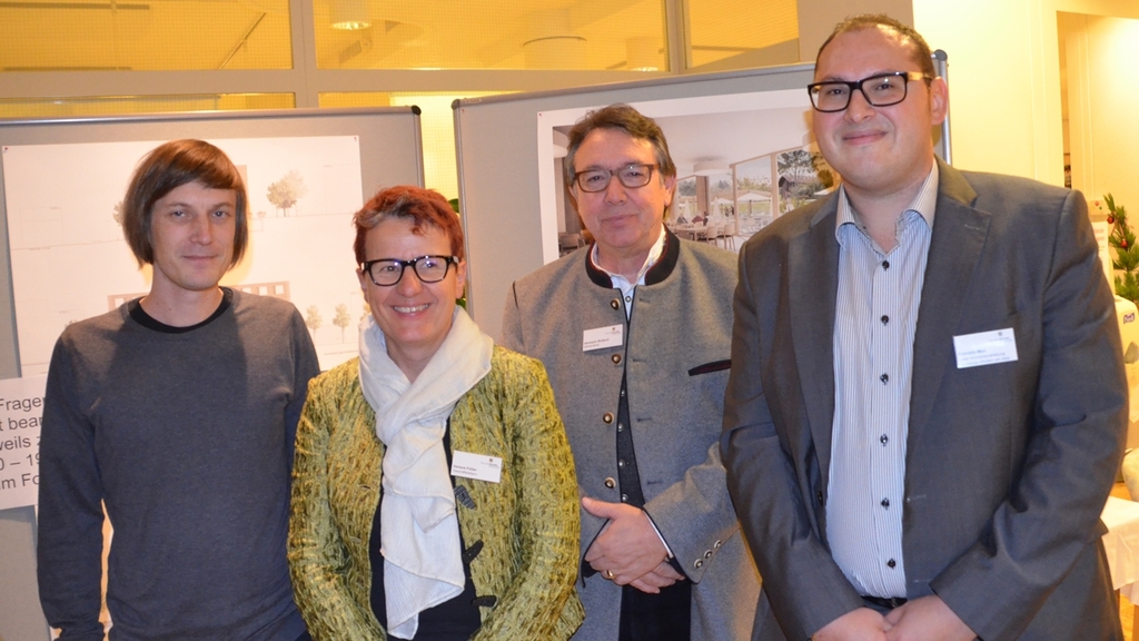 Bei der Projekt-Präsentation von links: Architekt Lukas Bucher, «Seewadel»- Leiterin Verena Feller, Immobilienvorstand Herrmann Brütsch und Fabrizio Meo, Leiter Immobilienabteilung. (Bild Thomas Stöckli) Bei der Projekt-Präsentation von links: Architekt Lukas Bucher, «Seewadel»- Leiterin Verena Feller, Immobilienvorstand Herrmann Brütsch und Fabrizio Meo, Leiter Immobilienabteilung. (Bild Thomas Stöckli)