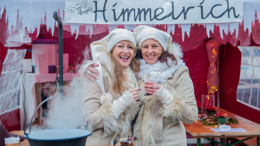 Die Freundinnen Claudia Sachs (links) und Claudia Küng verwöhnten die Kundschaft mit Kaffeespezialitäten und Cüpli.