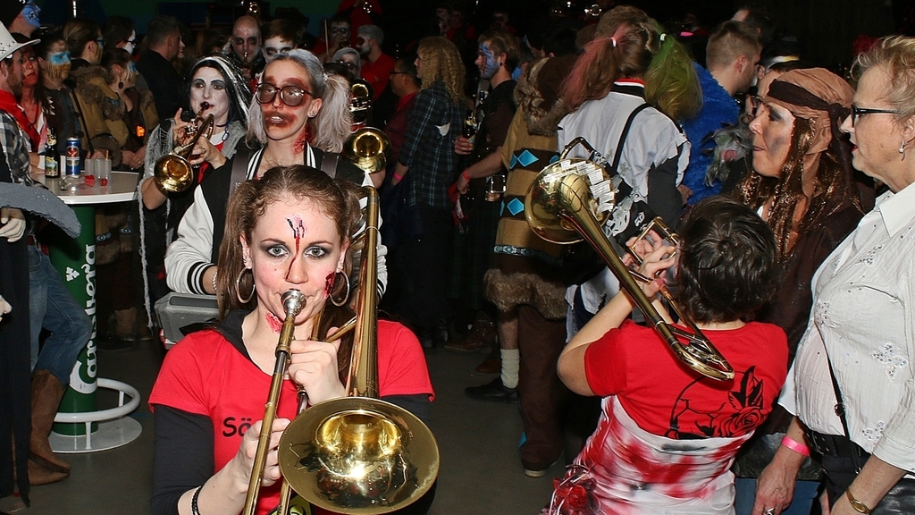 Die Säuligugger riefen mit Pauken und Trompeten zu ihrer legendären Partynacht. Die Säuligugger riefen mit Pauken und Trompeten zu ihrer legendären Partynacht.