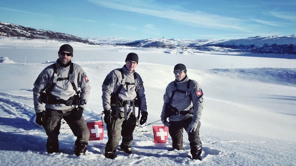 Patrick Mateu (von links), Rouven Strebel und Daniel Mattille im norwegischen Haugastol, direkt vor dem Start. (Bild zvg.)