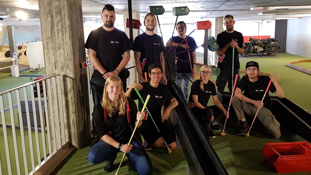 Das Team der Actionworld: Hinten von links: Steve Köng, Sacha Habermacher, Andreas Hohl, Eric Baumann. Unten: Hanna Hosemann, Christian Wick, Sandra Hausheer und Roman Huber (es fehlt: Adrian Baumann).