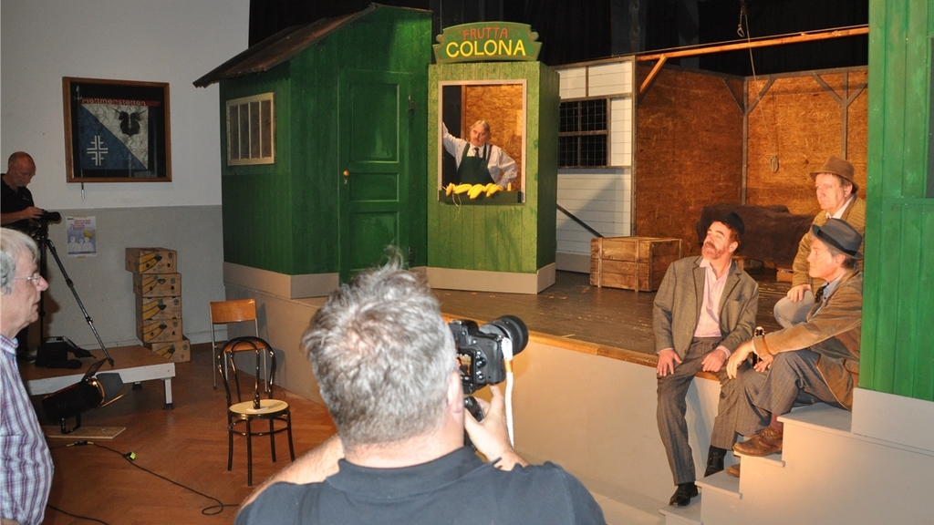 Die drei Clochards mit einer Gesangseinlage. Links: Trailerproduzent Ruedi Niederer.<em> (Bilder Werner Schneiter)</em>
