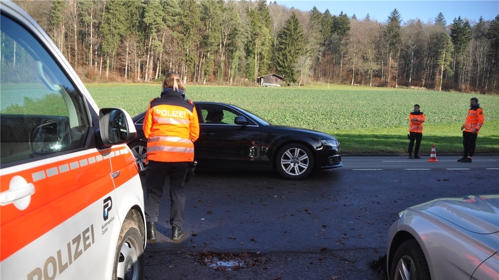 Kontrolle des rollenden Verkehrs: Passt der Lenker zum Fahrzeug? Da ist auch «Bauchgefühl» gefragt. <em>(Bilder Werner Schneiter)</em>
