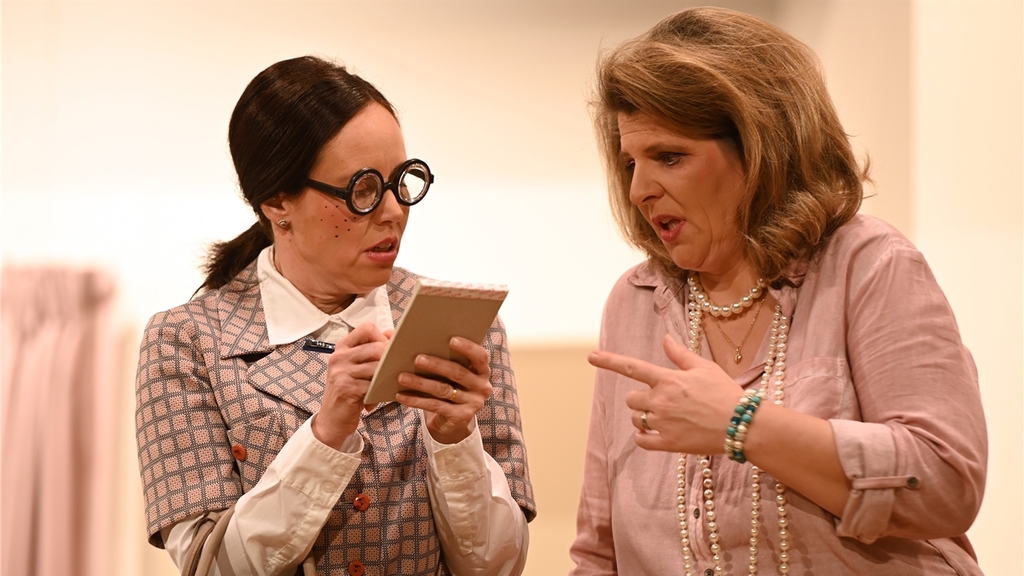 Reizend: Mathilda Kasparius (Luzia Zaugg, links) und Margrit Wimmer (Mägi Frey).