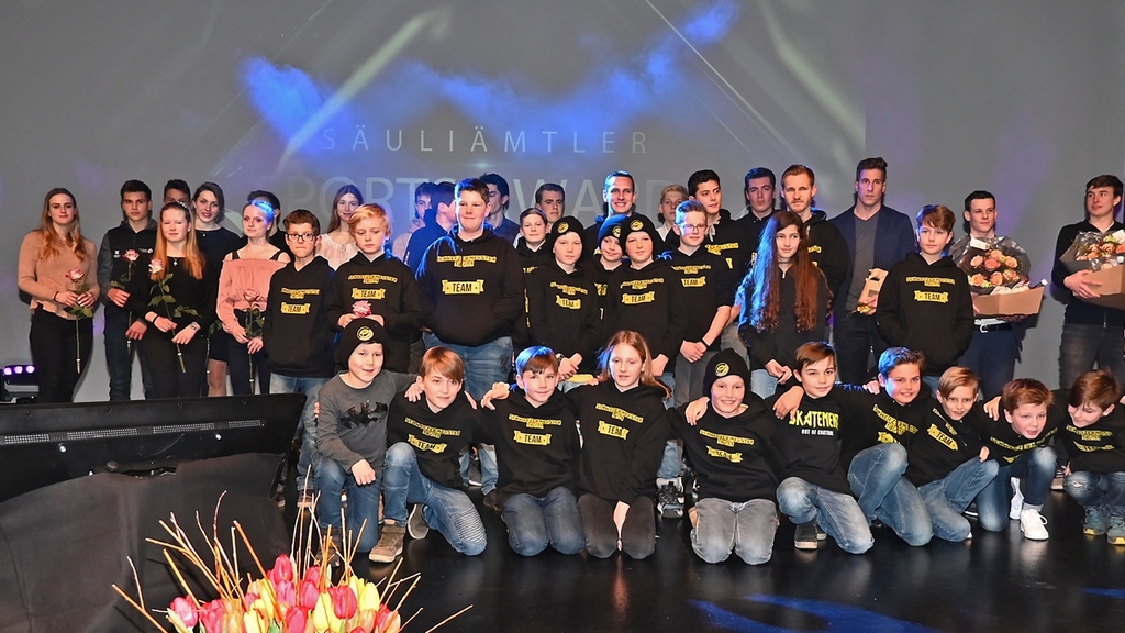 Sieger und Nominierte der 13. Säuliämtler Sports Awards kamen fürs grosse Finale am Sonntagabend auf die Bühne im Kasino Affoltern. <em>(Bilder Martin Platter)</em>
