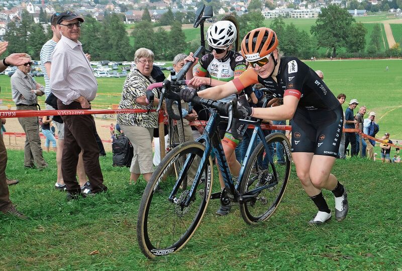 Auf dem Weg zum Sieg focht Jacqueline Schneebeli einen harten Zweikampf mit Lara Krähemann aus.
