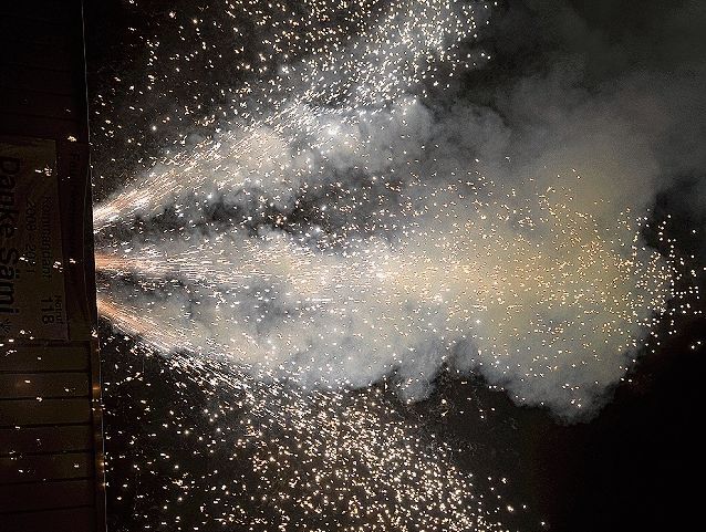 Zuerst ein Feuerwerk ...
