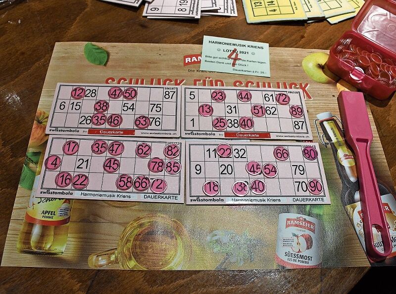 Zur Ausrüstung von Lotto-Fans zählt neben eigenen Spielchips auch ein Magnetstab, um die Plättchen nach dem Spiel mit einem Wisch einzusammeln.