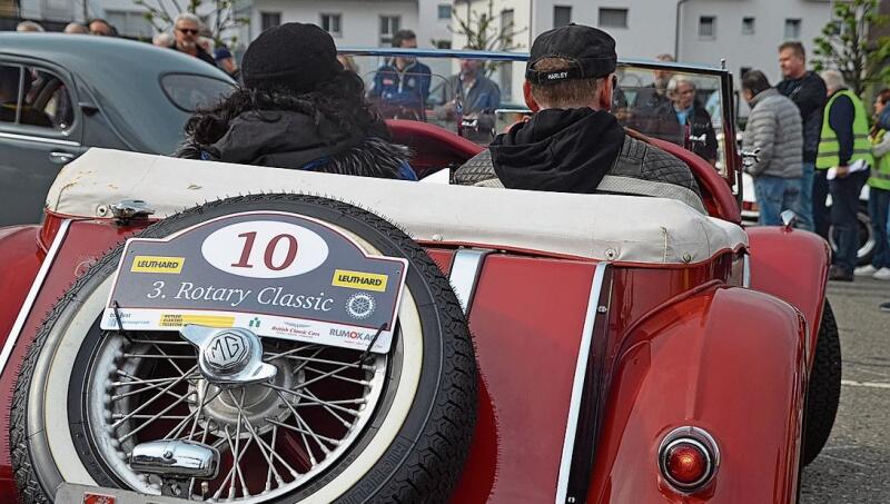 Chromspeichen und Weisswandreifen zieren den 1954er-MG von Urs Vollenweider.
