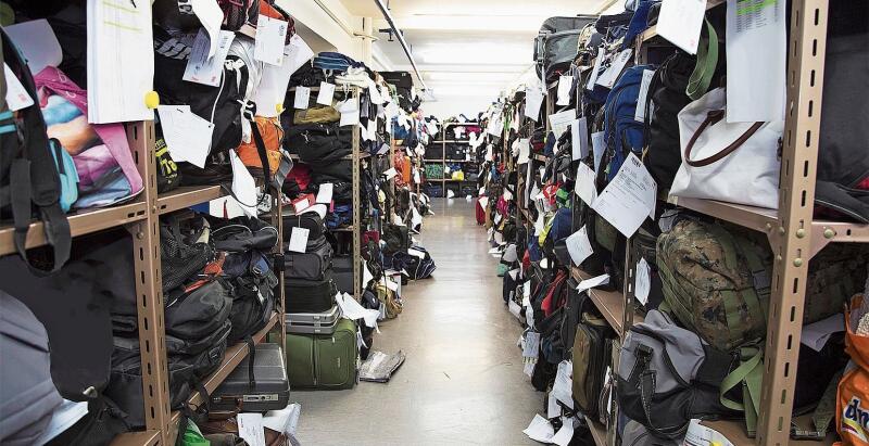 In grossen Fundzentralen (Bild) stapeln sich die abgegebenen Gegenstände ganz ordentlich. Im Fundbüro der Stadt Affoltern und in den Verwaltungen der Bezirksgemeinden ist dies weit übersichtlicher. (Bild zvg.) In grossen Fundzentralen (Bild) stapeln sich die abgegebenen Gegenstände ganz ordentlich. Im Fundbüro der Stadt Affoltern und in den Verwaltungen der Bezirksgemeinden ist dies weit übersichtlicher. (Bild zvg.)