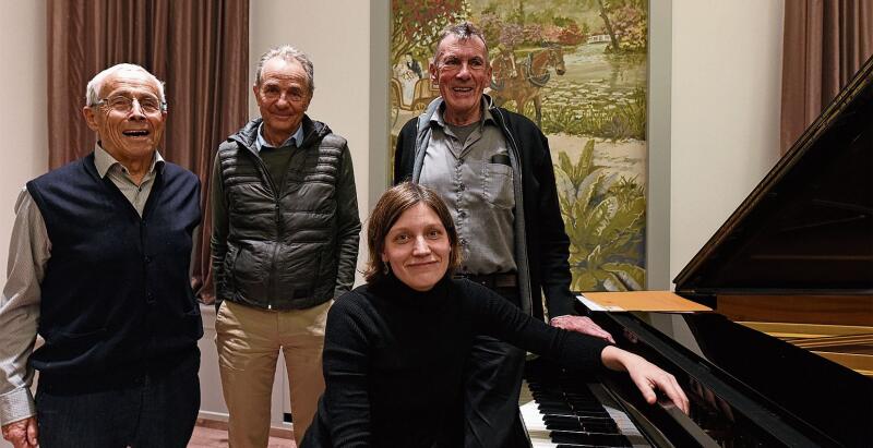 Gesprächsleiter Franz Schüle, Referent Tim Guldimann, Pianistin Nadja Saminskaja und Georges Köpfli, Präsident SP Hausen.

